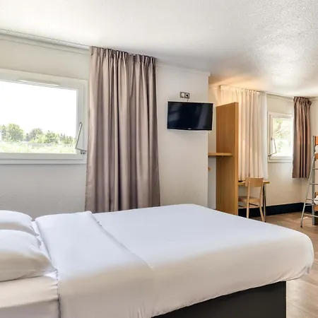 Hotel 2 2*