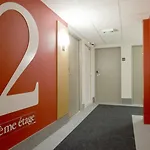 2 Hotel