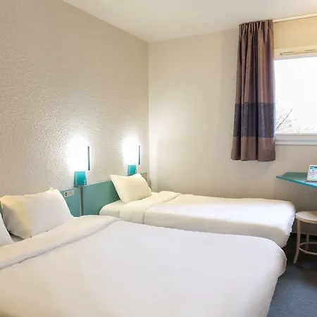 2 Hotel