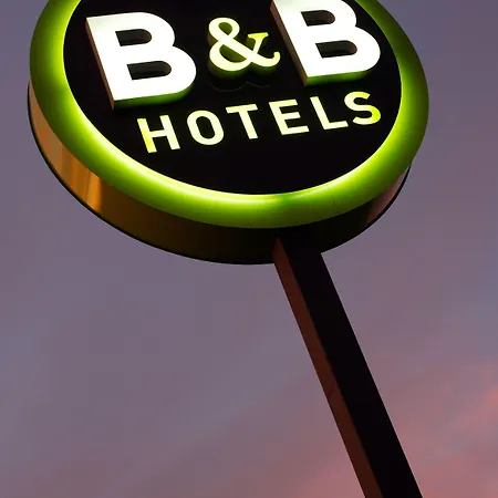2 Hotel