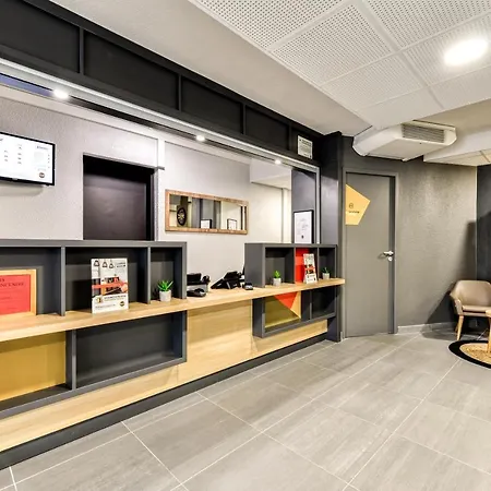 2 Hotel