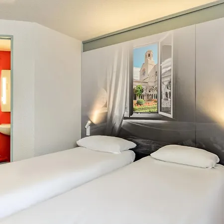Hotel 2