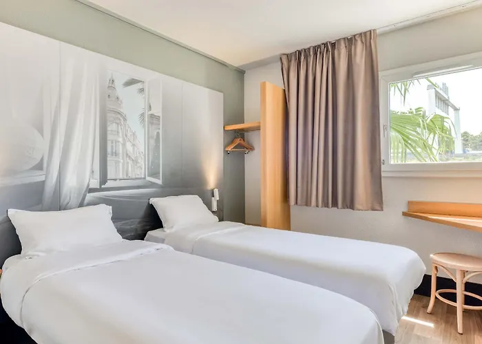 2 Ξενοδοχείο Ναρμπόν