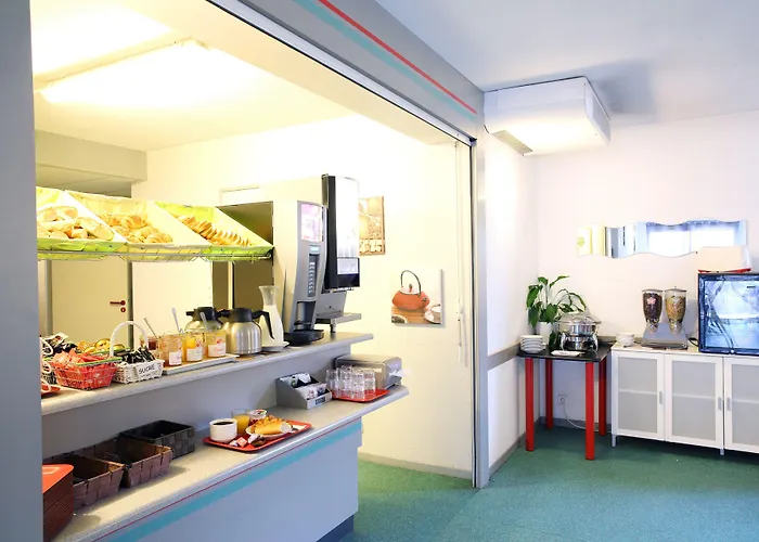 2 Ξενοδοχείο Ναρμπόν