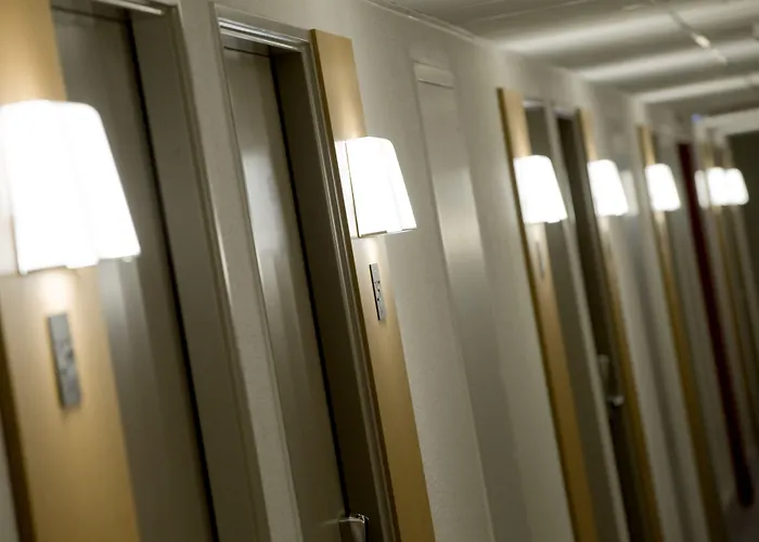 2 Ξενοδοχείο Ναρμπόν